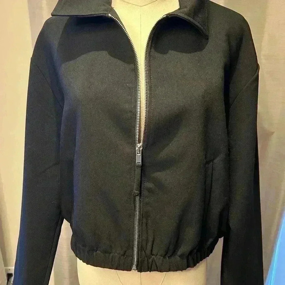 🧨Zara like new  cropped black bomber jacket. Size L - Picture 4 of 8